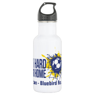 Voetbal spelen hard team en genoemd drinken fles