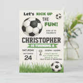 Voetbal verjaardagsuitnodiging kaart (Staand voorkant)