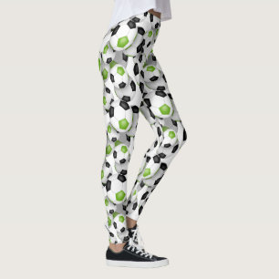 voetbalballen met zwarte brt groene teamkleuren leggings