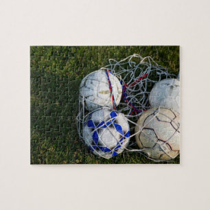Voetballen in netto legpuzzel