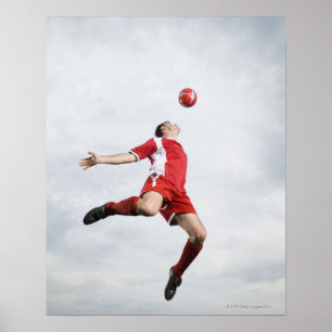 Voetbalspeler en voetbal in de lucht poster