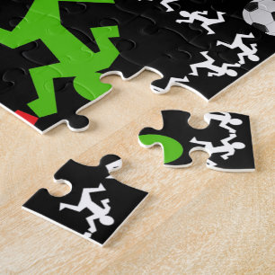 Voetbalspelers die naar het balpatroon lopen legpuzzel