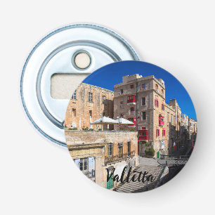 Voetbrug, smalle straat met trap in Valletta Button Flesopener