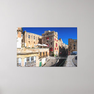 Voetbrug, smalle straat met trap in Valletta Canvas Afdruk