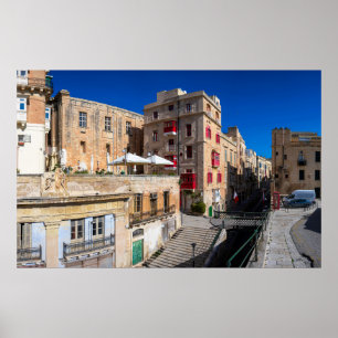 Voetbrug, smalle straat met trap in Valletta Poster