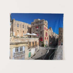 Voetbrug, smalle straat met trap in Valletta Wandkleed