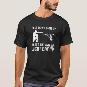 Voeten omlaag geweren omhoog zo schijnen we ze aan t-shirt