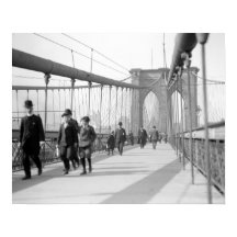 Voetgangers op de Brooklyn Bridge, 1909. Oude foto