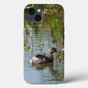 Vogel Lover. Grebe zwemt in vijver iPhone 13 Hoesje