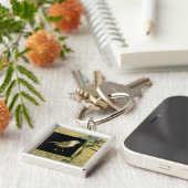 Vogel op zwarte en  achtergrond sleutelhanger (Zijkant)