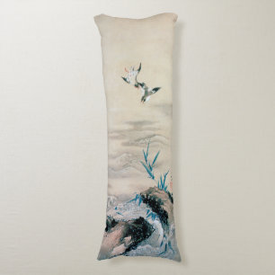 Vogelgevechten in de Mountain Stream, Hokusai Lichaamskussen