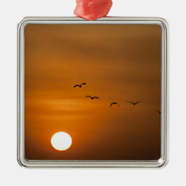 Vogels die in de zon vliegen metalen ornament