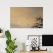 Vogels die vliegen op het Poster Sunset (Thuiskantoor)