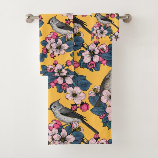 Vogels en bloesems op geel bad handdoek (Insitu)
