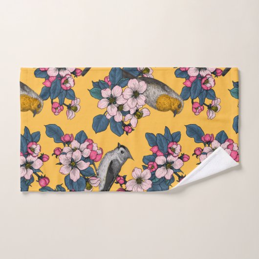 Vogels en bloesems op geel bad handdoek (Handdoek)