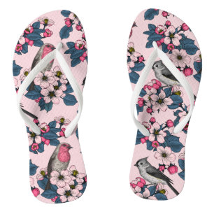Vogels en bloesems op roze teenslippers