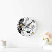 Vogels en vlinder op een zwarte en witte achtergro ronde klok (Huis)