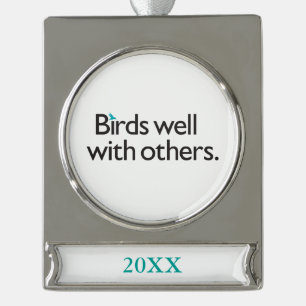 Vogels goed met anderen verzilverd banner ornament