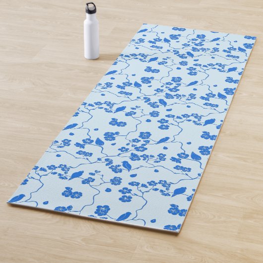 Vogels op Cherry Blossom Blue op Blue Yogamat (In situ)