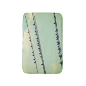 Vogels op draden, blauwe lucht. badmat (Voorkant Verticaal)