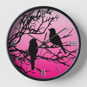 Vogels op een tak, zwart tegen roze dageraad