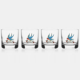Vogels zijn niet bang voor de lucht whisky glas