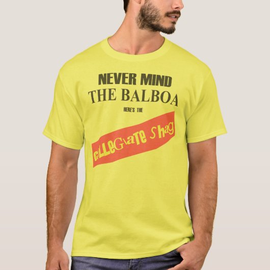 Voici le T-shirt collégial de tapis à longs poils (Devant)