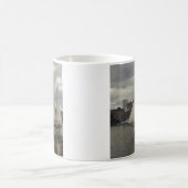 Voile À Travers Le Port Mug (Centre)