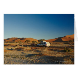 Voiture 4x4 dans le désert Paysage du Namib à