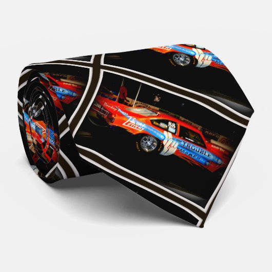 Voiture de course sur la Cravate appelée trouble-f (Roulé)