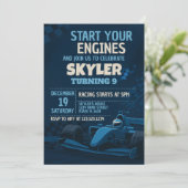 Voiture Fast Lane Race Invitation Anniversaire (Debout devant)