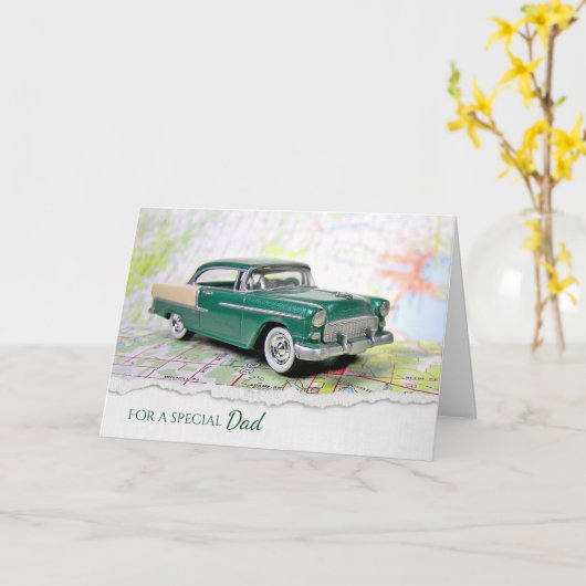 Voiture rétro sur la carte pour l'anniversaire de  (Fleur jaune)