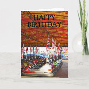 Voitures de Dodgem à une carte de la fête foraine