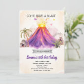 Volcano girl theme party Invitation (Debout devant)