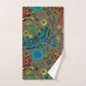 Voler, libellule de mouche sur brun (Serviette à main)