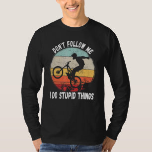 Volg me niet als ik een stommere dwerg maak. t-shirt