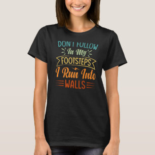 Volg mijn voetstappen niet - ik loop in de muren - t-shirt