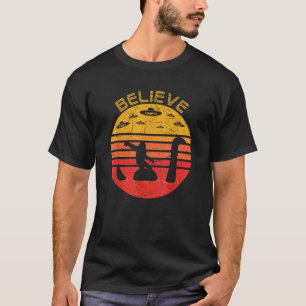 Volgens Bigfoot is rijden Loch Ness buitenaardse o T-shirt