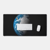 volle aarde met gesimuleerde wolken boven antarcti bureaumat (Keyboard & Muis)