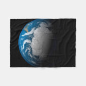 volle aarde met gesimuleerde wolken boven antarcti fleece deken (Voorkant (Horizontaal))