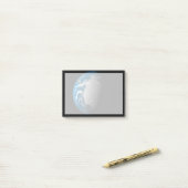 volle aarde met gesimuleerde wolken boven antarcti post-it® notes (Op bureau)