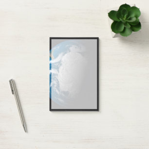 volle aarde met gesimuleerde wolken boven antarcti post-it® notes