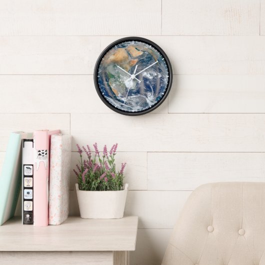 Volle aarde toont het oostelijk halfrond. (Leeskamer)