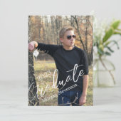 Volledige aankondiging van het Afstuderen van de F (Staand voorkant)