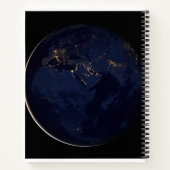 Volledige Aarde met stadslichten Notitieboek (Achterkant)