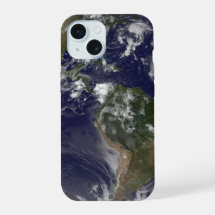 Volledige aarde met tropische stormen in de Atlant iPhone 15 Hoesje