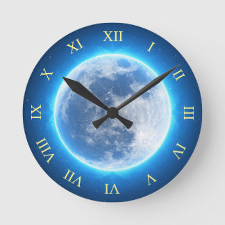 Volledige maan, blauwe gloed ronde klok
