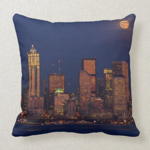 Volledige maan over de skyline van Seattle Kussen