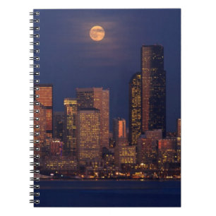 Volledige maan over de skyline van Seattle Notitieboek