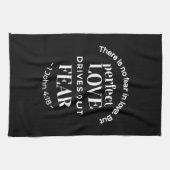 "Volmaakte liefde verdrijft angst" (1 Johannes 4:1 Theedoek (Horizontaal)